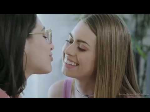 Abella Danger LESBIANAS - YouTube