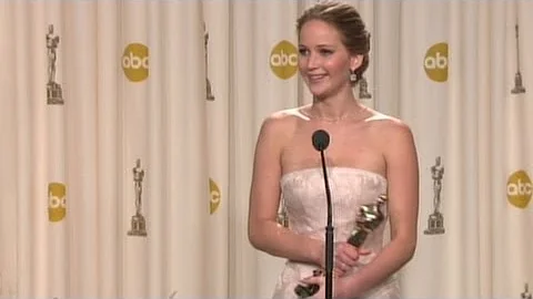 Raw: Jennifer Lawrence backstage after 2013 Oscar ...