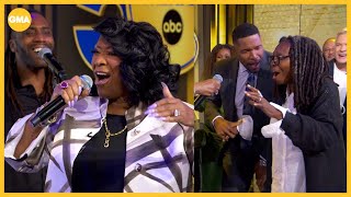 Patti Labelle, Nona Hendryx Perform Lady Marmalade On Gma Resimi