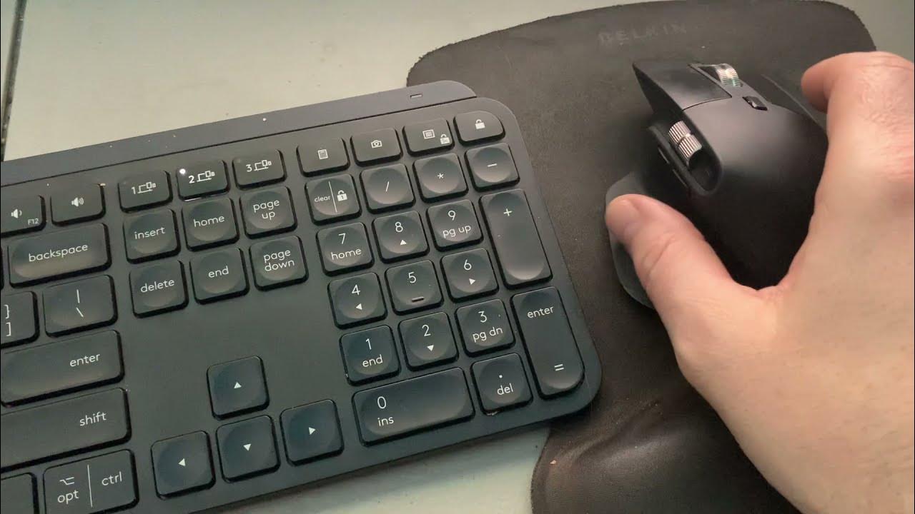Где находится кнопка easy switch Переключаюсь между компьютером, планшетом и телевизором с помощью одного устройс