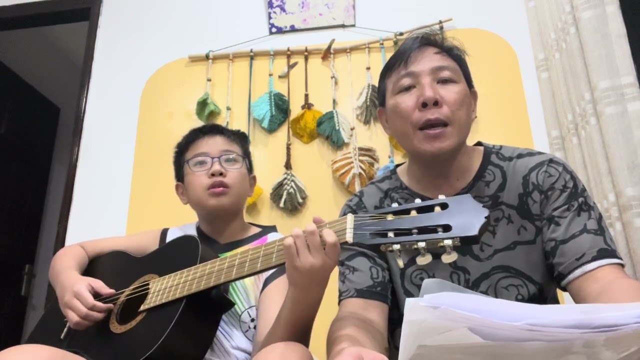 Bài học đầu tiên + Bụi Phấn | Guitar mộc - Phong tỉn TV