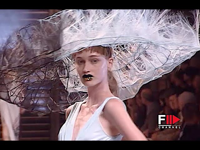 JOHN GALLIANO Spring 2007 Paris - Fashion Channel - YouTube