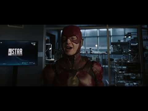 Ezra Miller S Flash Meets Grant Gustin Crisis On Infinite Earths Arrow