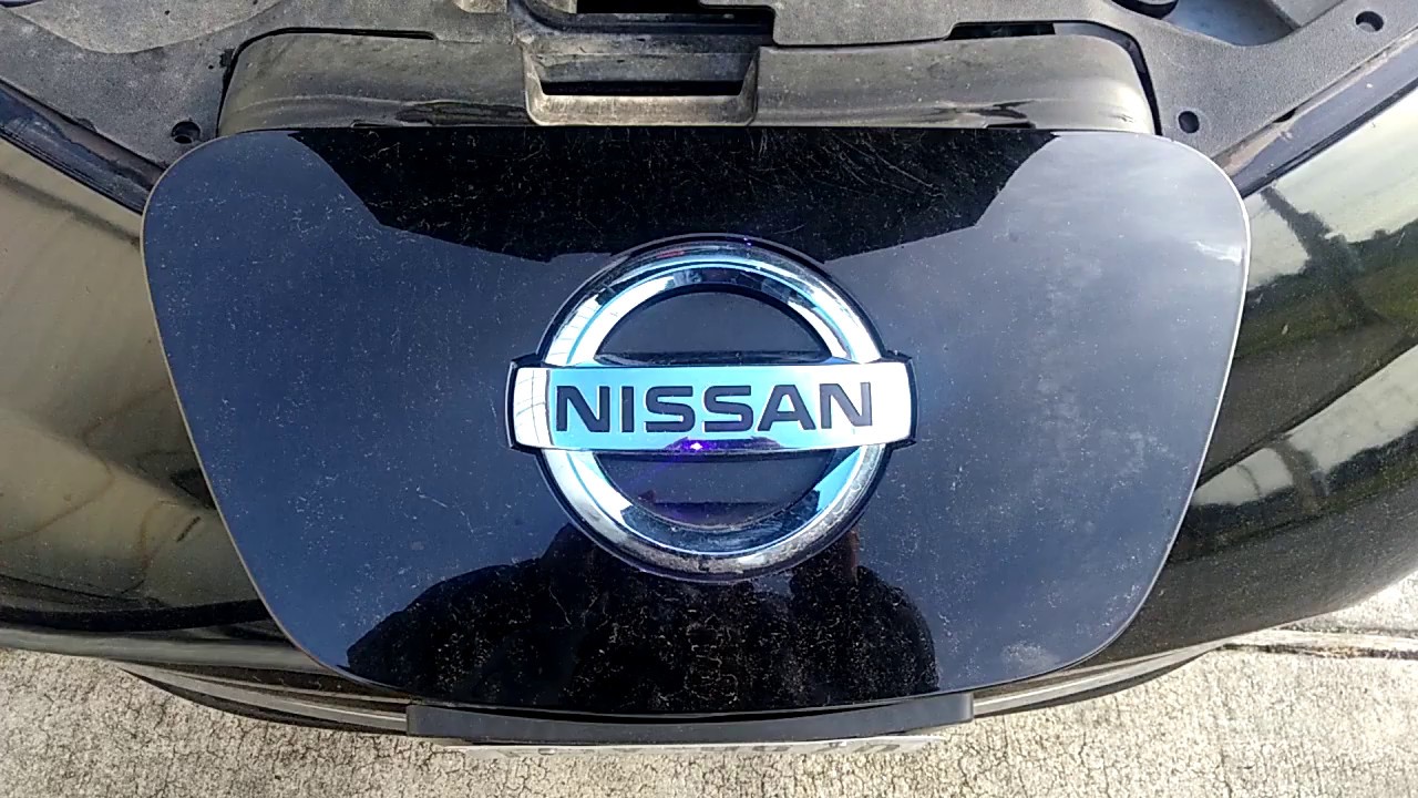 2011 Nissan leaf & 12 volt battery drained solution when plugged. YouTube