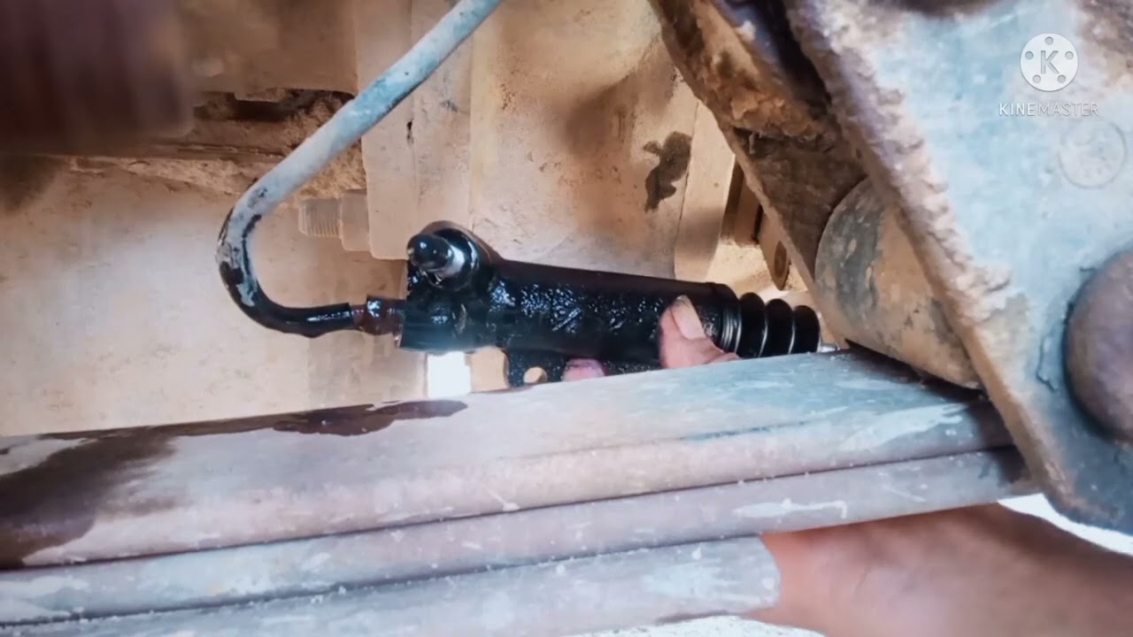 cara mengganti master kopling bawah mobil Toyota Dyna