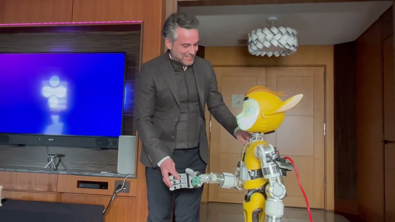 キャラクターロボット「ミロキ」初公開(1) Enchanted Tools "Miroki" Unveiled in Japan