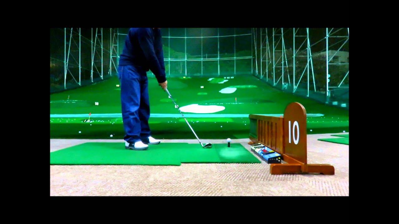 ゴルフ練習場４　梅里カントリー（アイアンの打ち方。ダウンブロー）