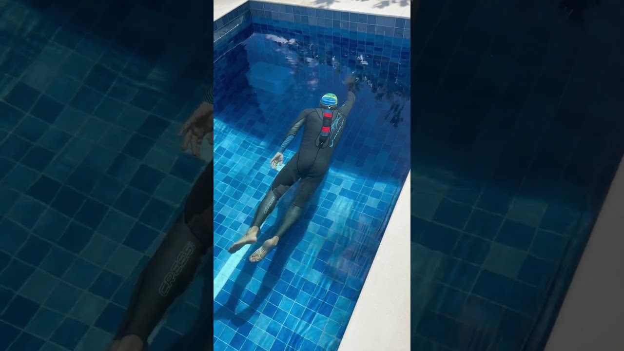 100m em apneia sem nadadeiras com apenas 8 bra&ccedil;adas.