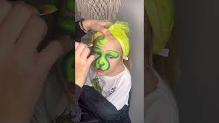 Grinch Face Painting For Christmas #Merrygrinchmas #Christmas #Shorts #Facepaint #Facepainting #Art