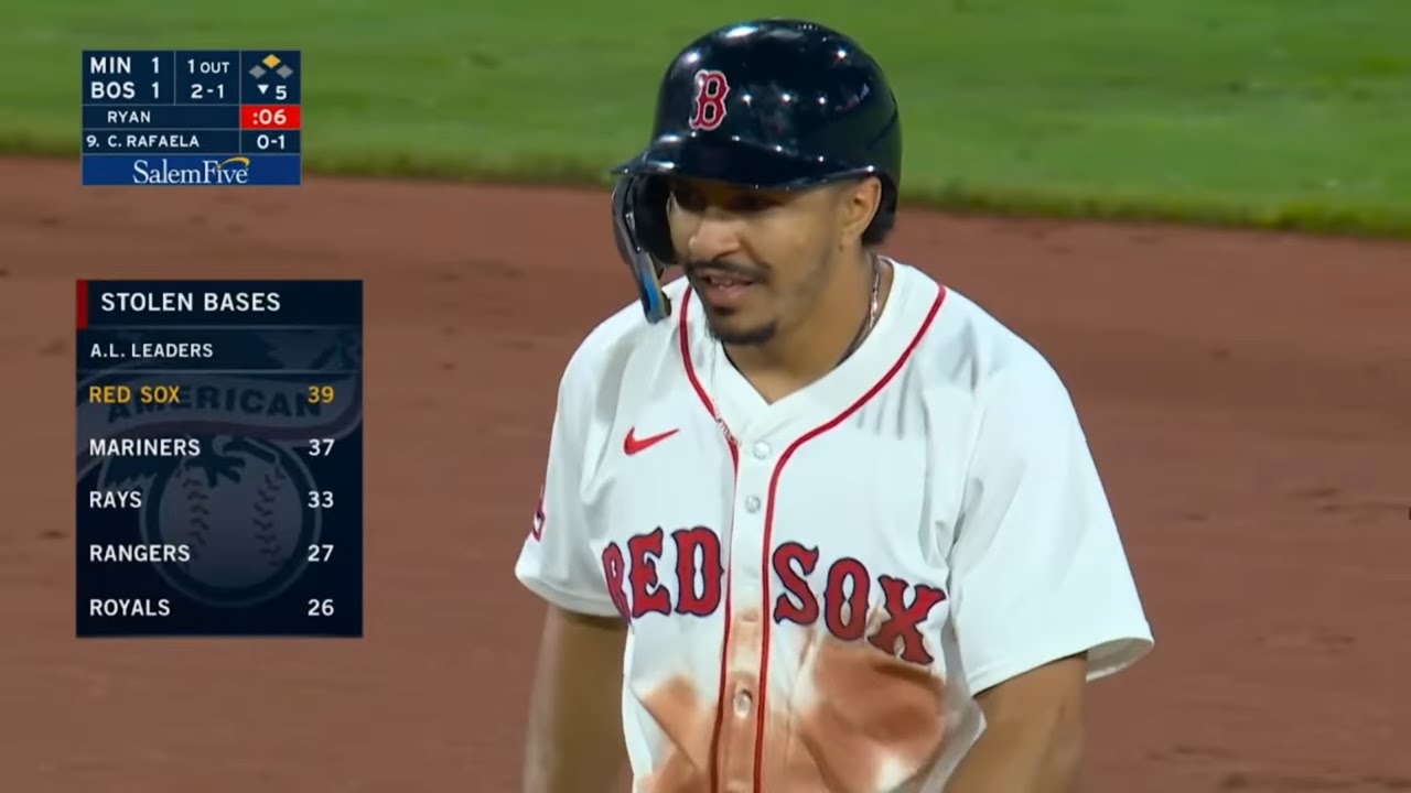 David Hamilton bunts for a single then steals 2nd and 3rd base on consecutive pitches - WEEI call