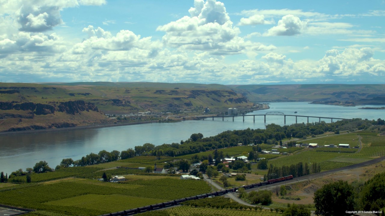 Relaxation Video Columbia River with the Sam Hill Memorial Bridge and