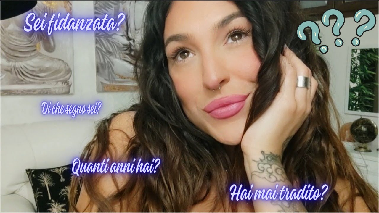 RISPONDO ALLE VOSTRE DOMANDE😲 (Asmr Q&A) SPECIALE 2000✨ (Whispering, hand/mouth sounds, tapping,etc)