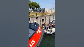 ??? Vlissingen Netherlands ???? Sluicebox @TravelwithHugoF  #boatlock #sluicebox #sluice #sluis