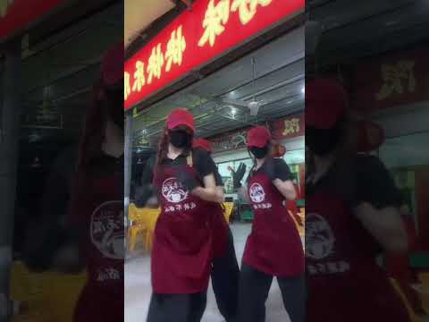 劲劲的 先跳一步 #nni摇 #零距离的思念 #卡点舞