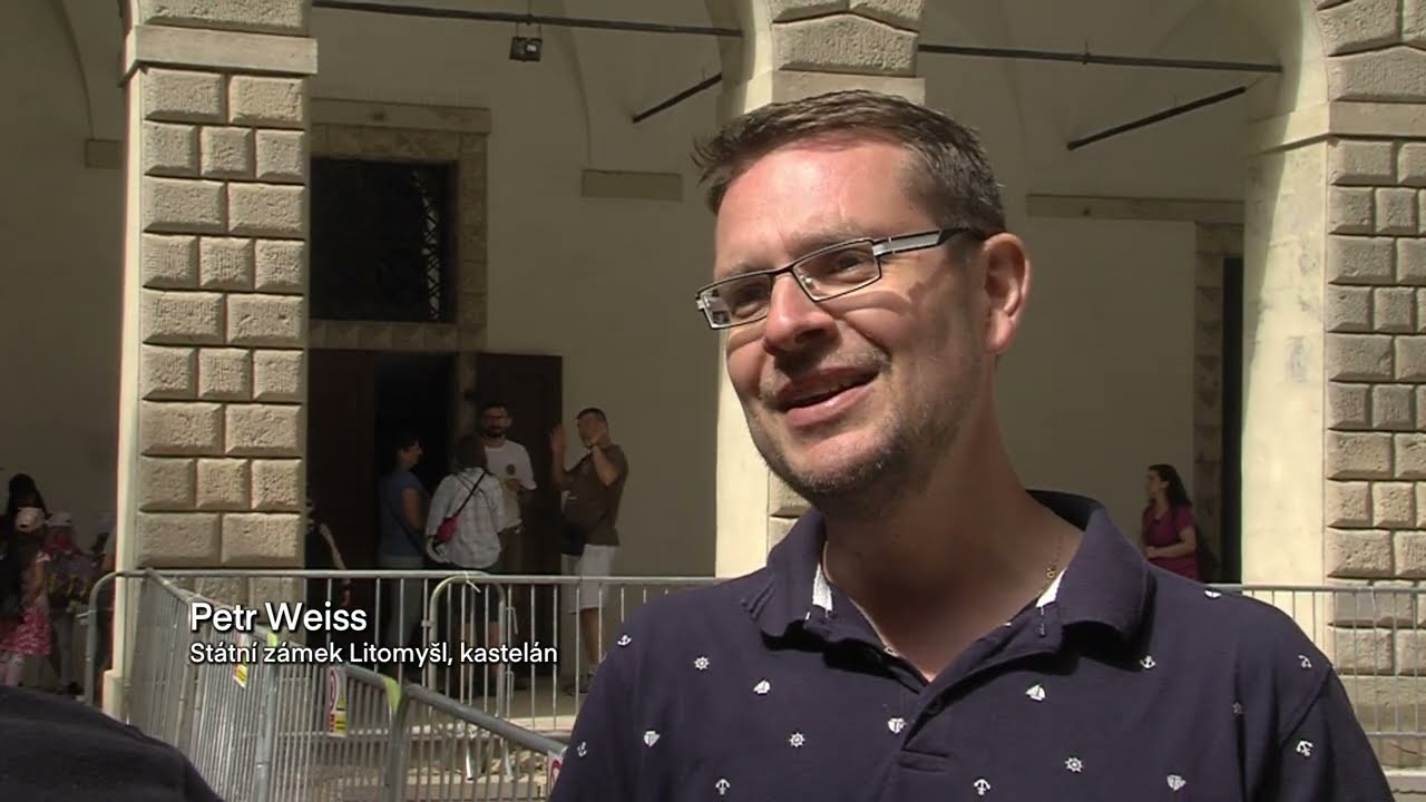 Státní zámek Litomyšl se opravuje - tisíce motivů sgrafita stále skrývá lešení