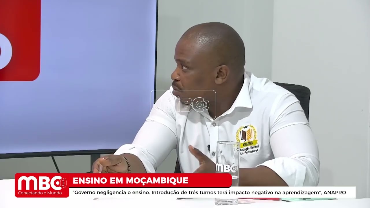 “GOVERNO NEGLIGENCIA O ENSINO. INTRODUÇÃO DE TRÊS TURNOS TERÁ IMPACTO NEGATIVO NA APRENDIZAGEM”