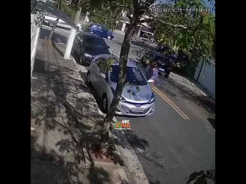 Mãe vai levar filho ao psicólogo e tem carro roubado em Santo André