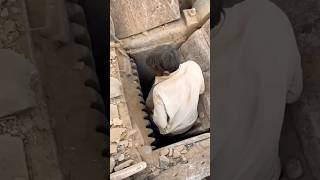 How Stone Crusher Machine Breaks Huge Rocks #youtubeshorts #trendingshorts #shortvideo