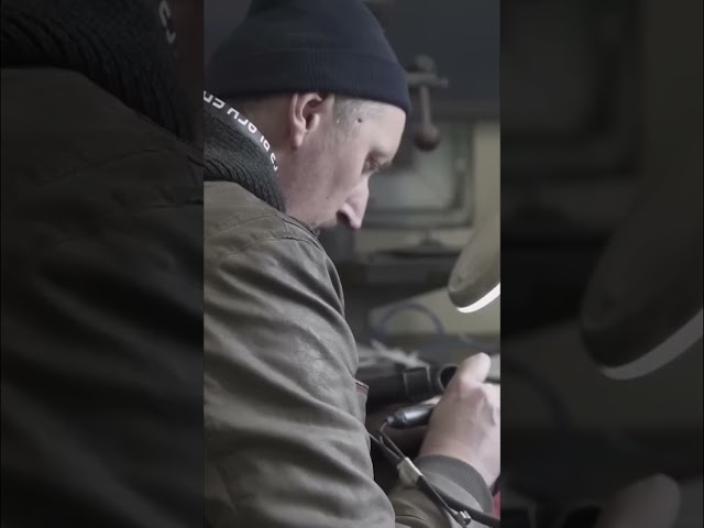 Graviranje vuka na nožu: Detaljna tehnika senčenja #shorts