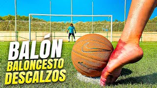 ? DESCALZOS vs BALÓN de BALONCESTO  ¡Retos de Fútbol!