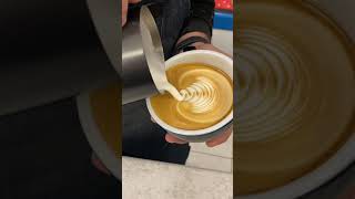 Latte art мощьная розетта 🌿