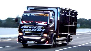 High Speed Small Truck On Toll Road Truck Mbois, Truck Modif, Truk Oleng, Truk Cabe Elf Canter