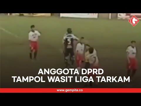 Detik-detik Anggota DPRD Tampol dan Tendang Wasit Liga Antar Kampung