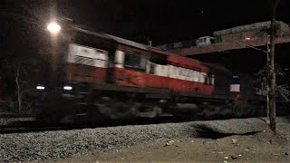 Roaring Jhansi Twins with 24 coacher Aravali Express cruising towards Jaipur!!