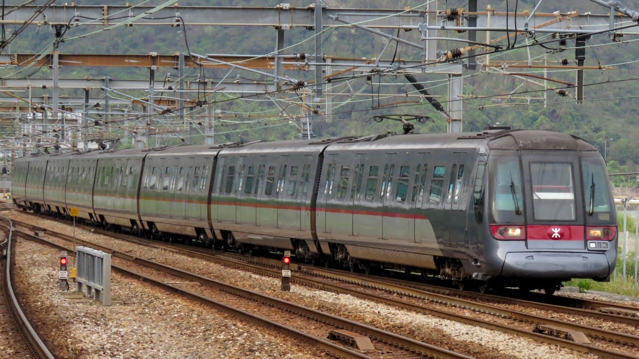 東涌綫Atrain拍攝 由欣澳站前往東涌綫 會途經小蠔灣車廠 會看到東涌東站 興建中的畫面