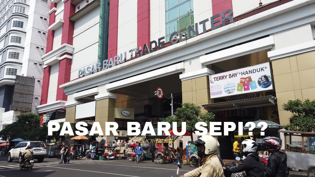 SUASANA PASAR BARU TRADE CENTER KOTA BANDUNG