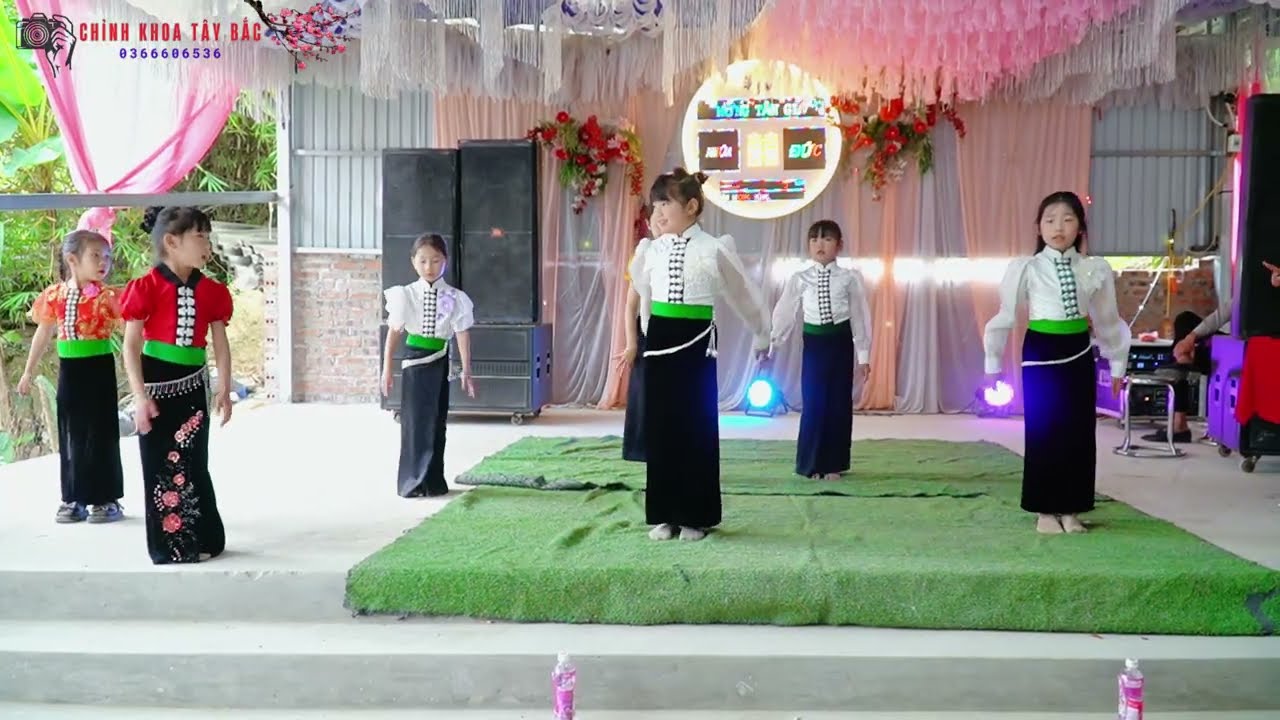 ĐIỆU MÚA ÁO CÓM YÊU THƯƠNG