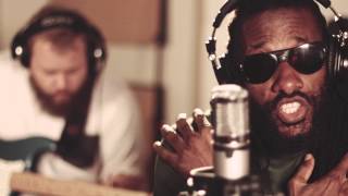 Junior Kelly - Everybody Needs Somebody (Live Studio Session)