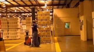 EMPAQUES CYR Galewrap GW-4000 Robotic Pallet Wrapper.flv