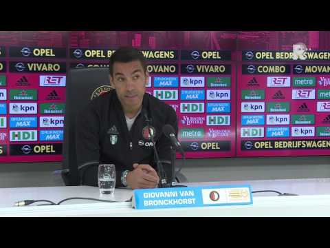 Persconferentie van Giovanni van Bronckhorst voor Go Ahead Eagles