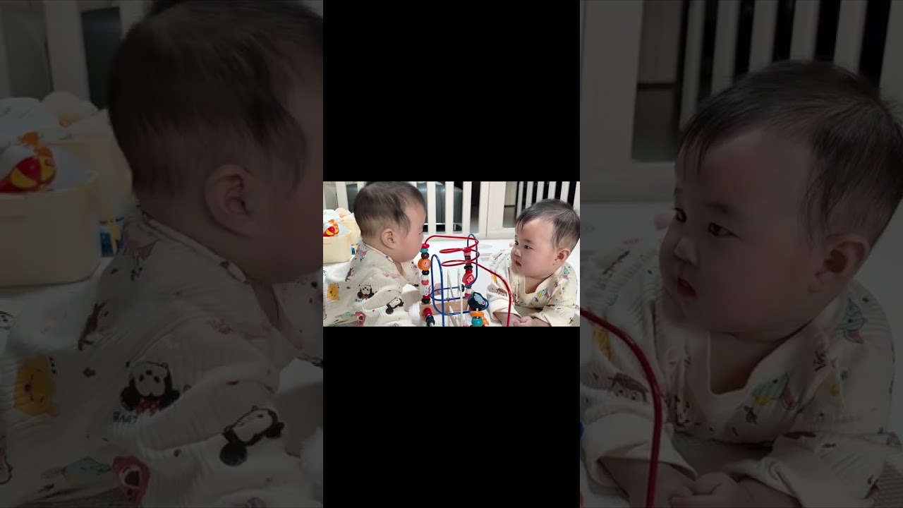 果然！妹妹是姐姐的小迷妹 血脈壓製 安靜的聽姐姐講話看姐姐玩兒#多米多福##雙胞胎姐妹 #雙胞胎#人類幼崽#萌娃#shorts