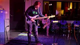Surrender Your Voice by Corsair (Live Video Session)
Recorded live at THE GARAGE Recording Studio - November 24th, 2019
Corsair is:
Craig Sorenson - Guitar/Vocals
Wilson Reinke - Bass
Jarod Edwards - Drums
https://www.corsair.band/ Surrender Your Voice by Corsair (Live Video Session)