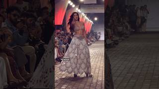 Oh My God...sanjay Kapoor Beti Shanaya Pehli Baar Itni Hot Bollywoodlogy Honey Singh Songs