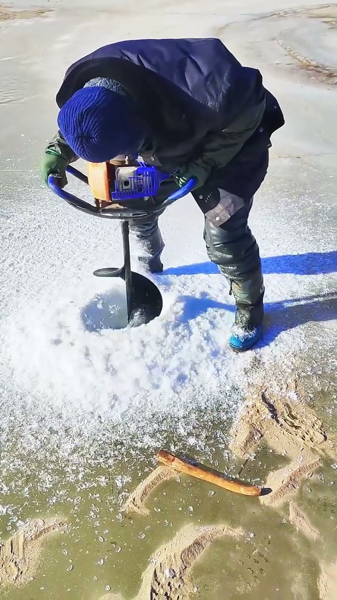 Frozen river drilling process- Good tools and machinery make work easy