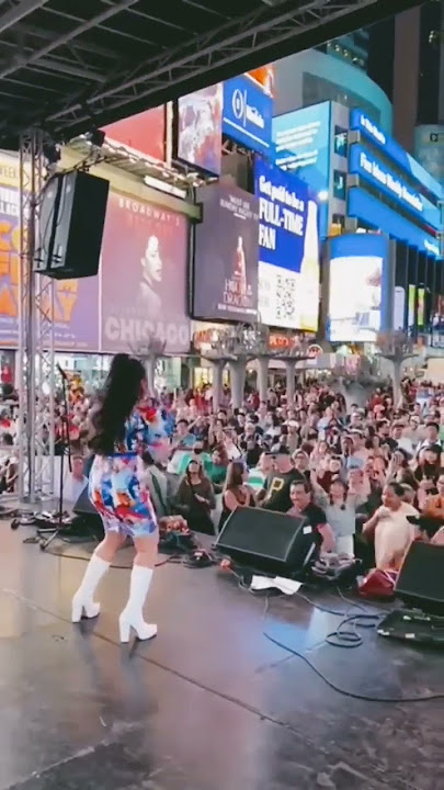 Times Square New York di goyang Nagaswara&Fitri Carlina...