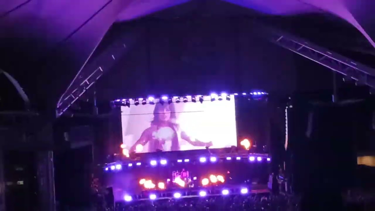 Falling in Reverse - I'm Not a Vampire - Houston Texas The Cynthia Woods Mitchell Pavilion Aug 30th