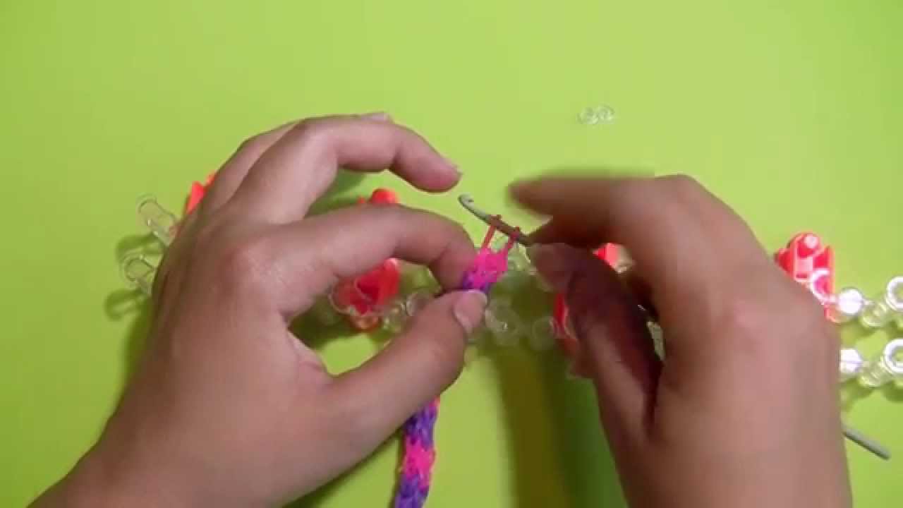 Learn how to make this thick Loom bracelet made with a crochet hook and