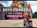 BETO CARRERO com três crianças