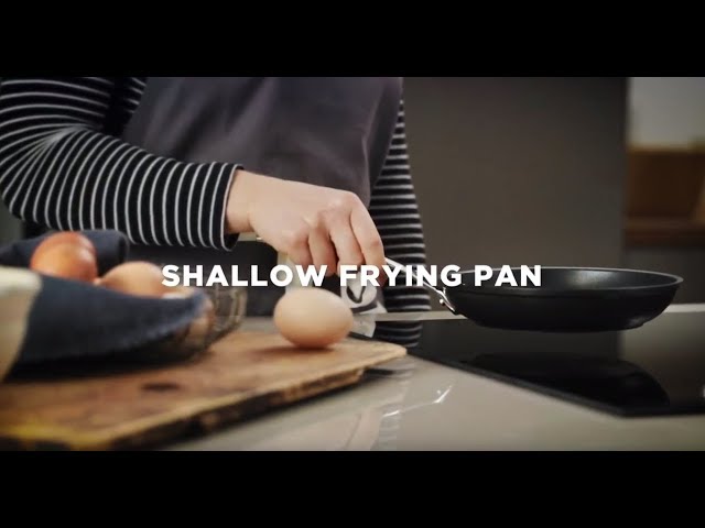 Le Creuset Toughened Non-Stick Shallow Frying Pan 30