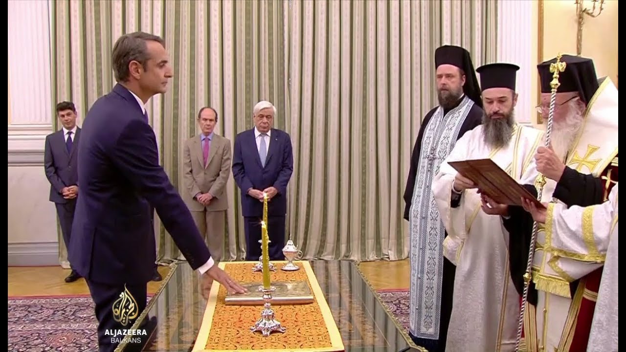 أدى ميتسوتاكيس اليمين الدستورية، ووعد بتحسين الأوضاع الاقتصادية.