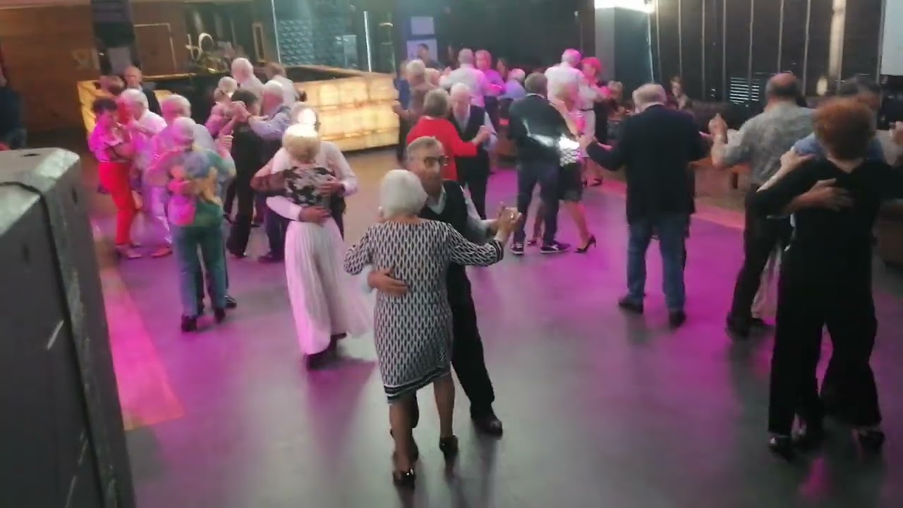 06 novembre 2022 dancing H2O