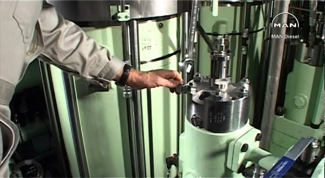 Fuel Pump Overhaul 1) Dismounting of Pipe Connections and Suction