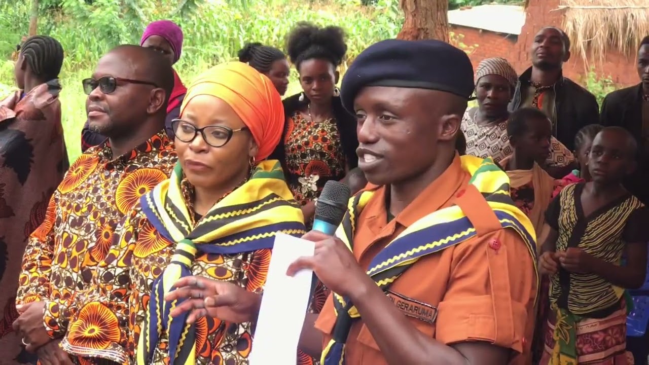 MWENGE WA UHURU WAKAGUA MRADI WA MAJI WA MWANANCHI MBINGA