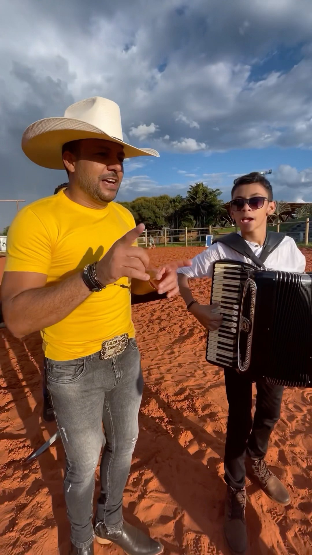 Leãozinho do forró estourou com a música forró do meu Goiás #boanoiteee