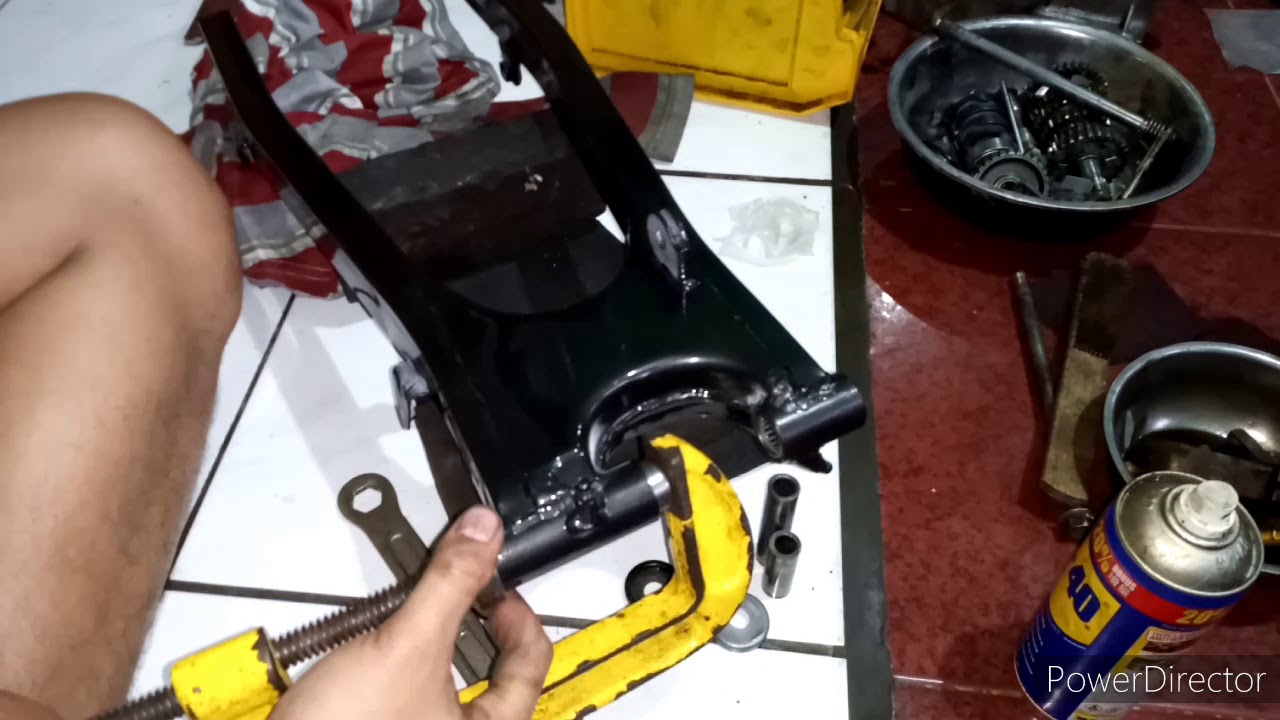 Pasang bearing swing arm Rxz