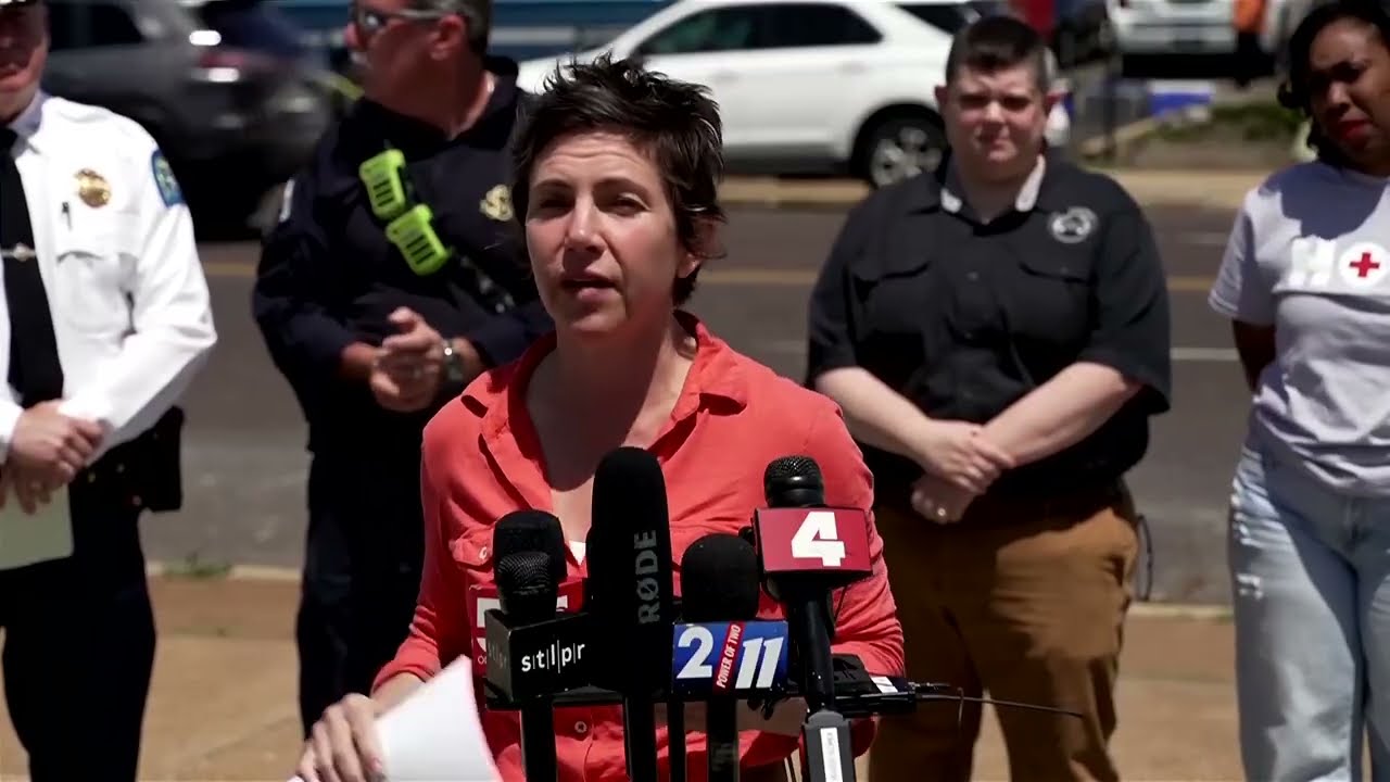 'A long recovery': St. Louis mayor warns of bad weather ahead | REUTERS